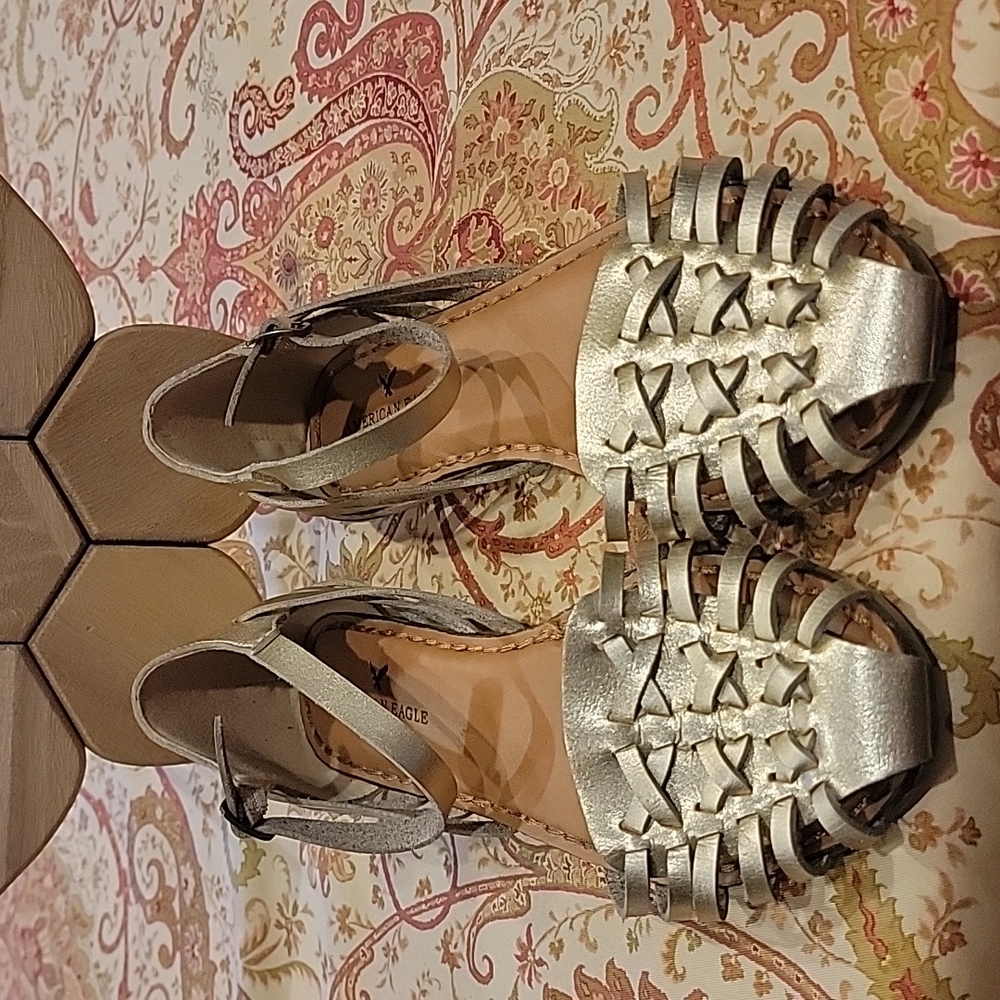 American Eagle Huarache Sandals, 10, Gold